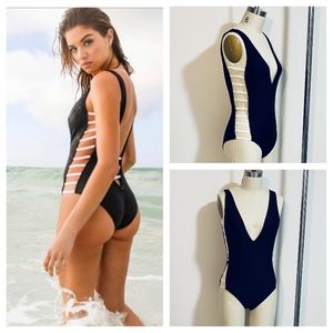 Celeb Fav Avies One Piece